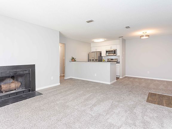 4th image of 215 Valencia Dr #30270