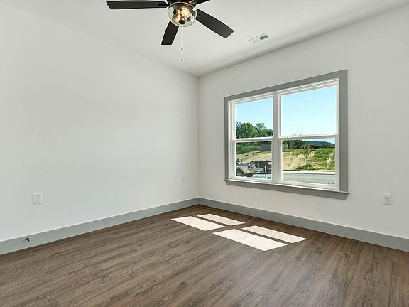 5th image of 3032 Three Creeks Dr NW