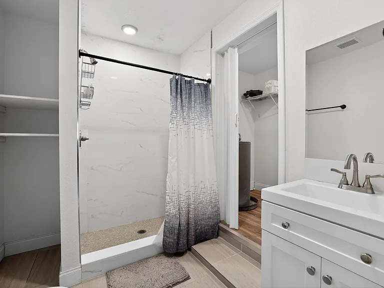3313 W Leroy St — Photo 14