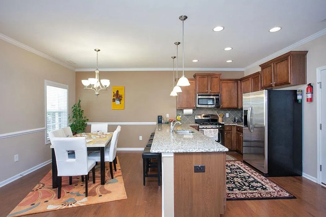 213 Station Dr — Photo 2