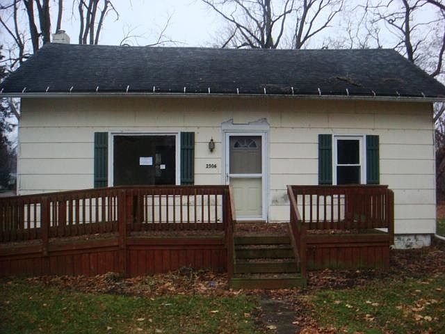 1st image of 2506 Lathrop St