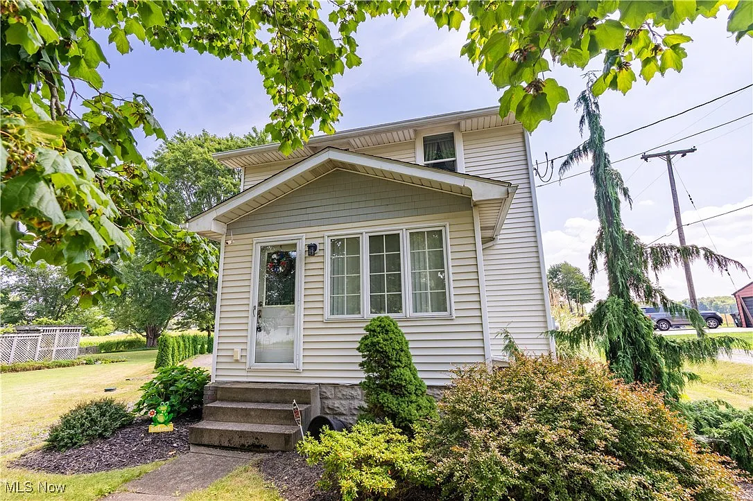 7142 Oakhill Ave NE photo 1