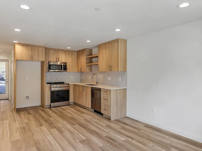2826 S Walden St — Photo 3