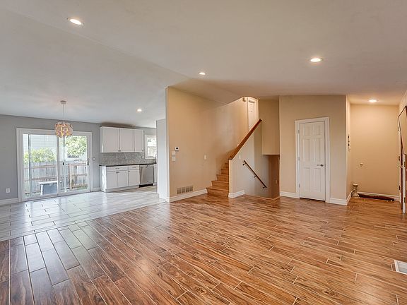 3rd image of 4274 Peach Tree Ct