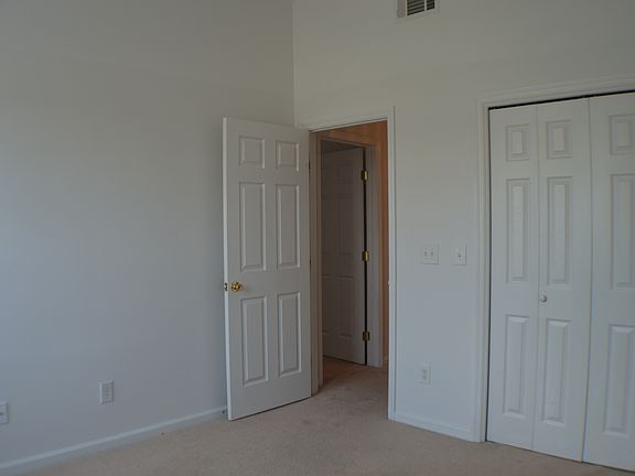 5th image of 263 Country Glen Ave