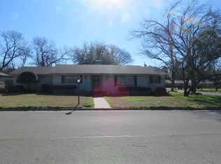 1225 Hilltop Dr, Cleburne, TX 76033