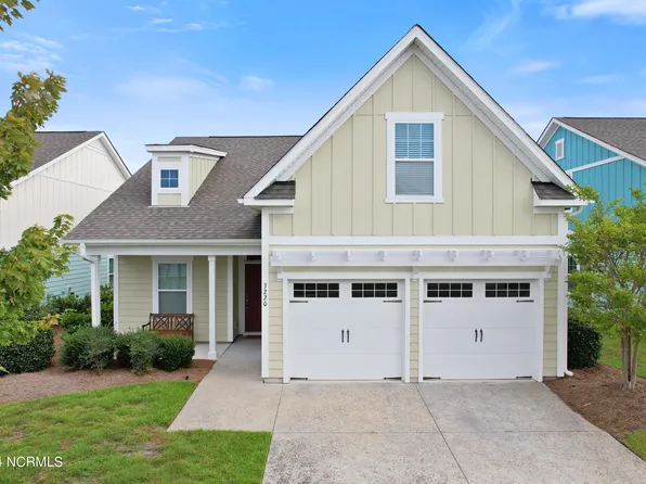 3220 Inland Cove Dr, Saint James, NC 28461