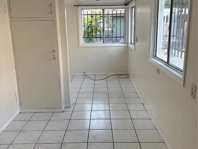 11962 Cedar Ave — Photo 9