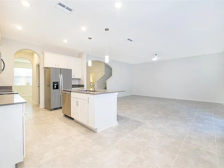 2790 Armstrong Ave — Photo 4