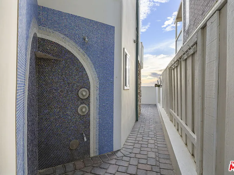 1005 Ocean Dr — Photo 50