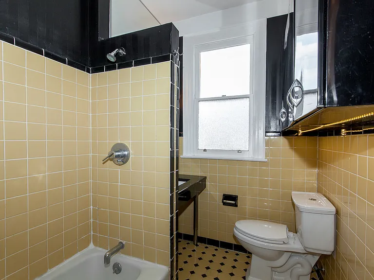 1358 Parkwood Pl NW — Photo 18