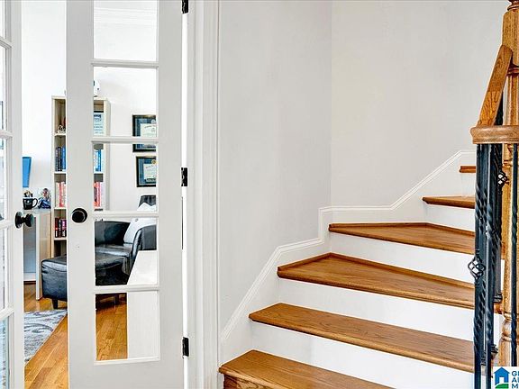 5th image of 1000 Warrington Cir