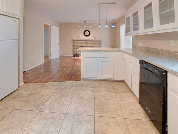 5th image of 3505 Mary Ellen Ct NE
