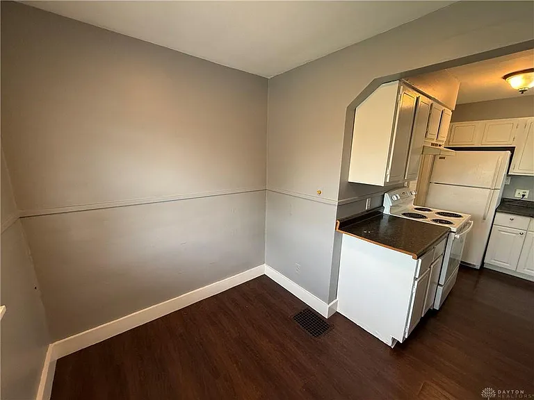 2406 Glenarm Ave — Photo 12