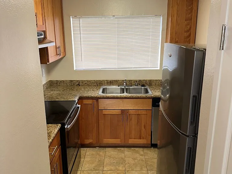 900 Alvarez Ave #8 — Photo 6