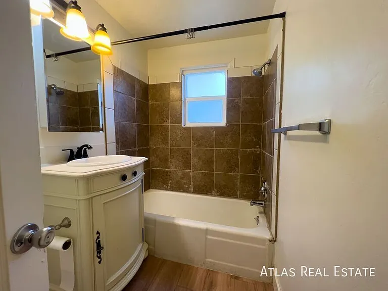 1457 Roberta St — Photo 13