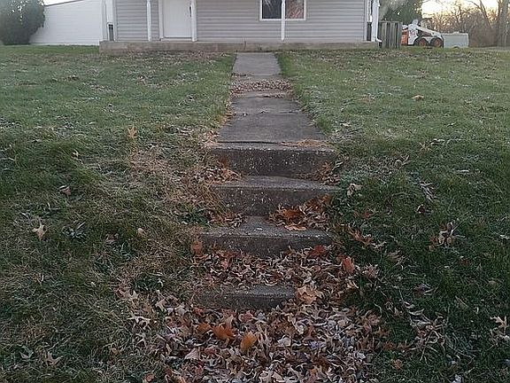 2nd image of 400 W Burlington Ave