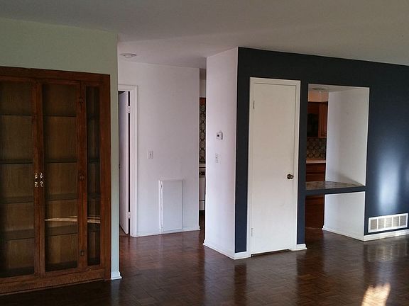 Living Room w/built in Storage