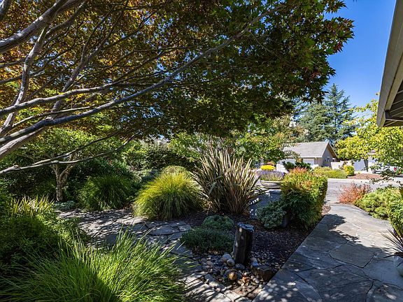 5th image of 6 Pin Oak Place