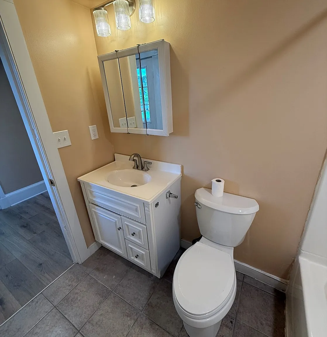 2 bed, 1.5 bath, 1400 sqft, $1,800 — Photo 4