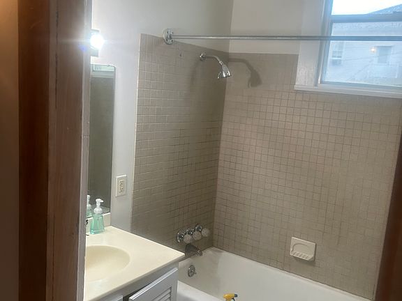 2nd image of 713 Joseph St