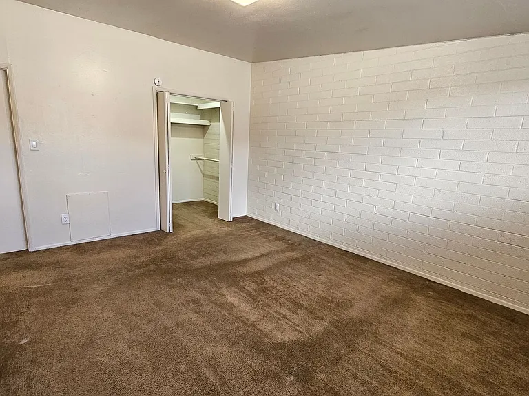 Park Plaza Condos — Photo 11