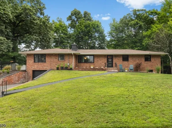 49 Dogwood Dr, Oakland Boro, NJ 07436