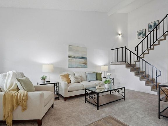 5th image of 428 Colony Cove Dr