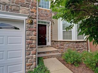 4 Vanderbilt Ct, Old Bridge, NJ 08857
