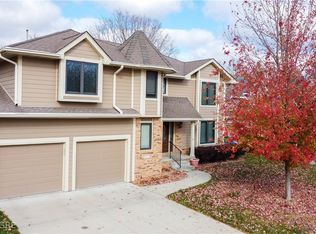 9415 Hammontree Dr, Urbandale, IA 50322