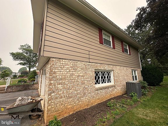 5th image of 624 Highland Ave