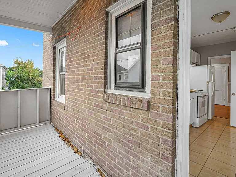 126 Sumner Ave — Photo 9