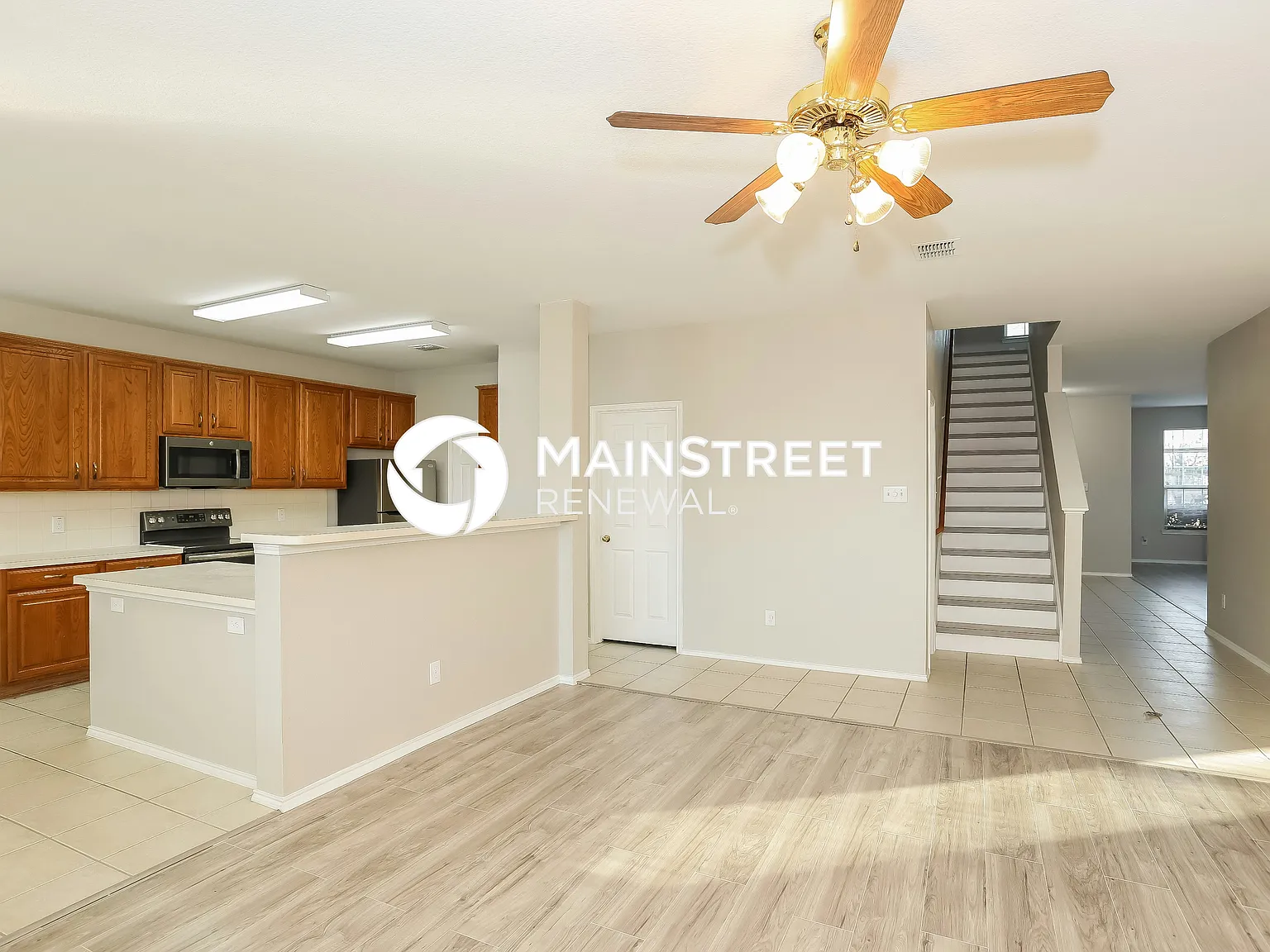 920 Medina Dr — Photo 3