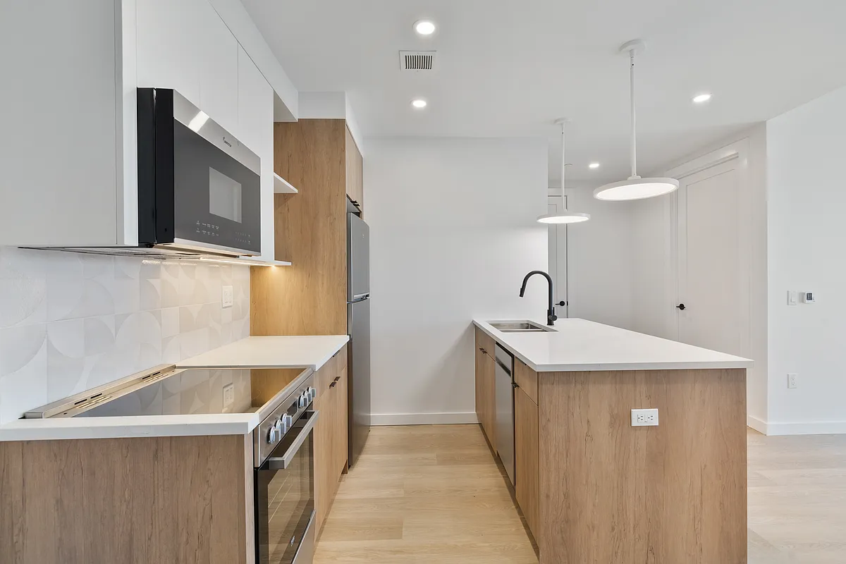 Building Photo - 1615 Cedar St #472