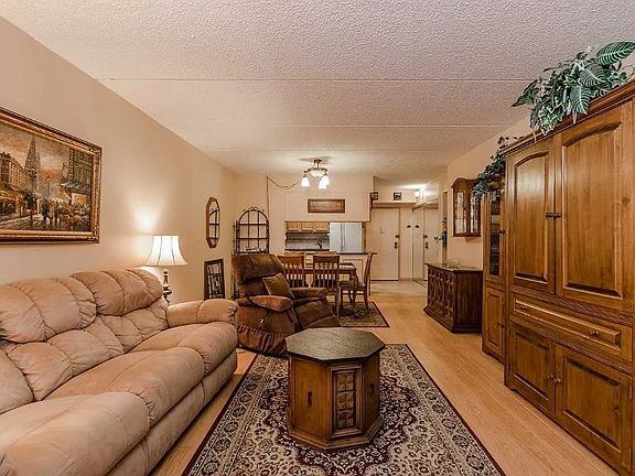5th image of 49 Hampton Pl APT 14C