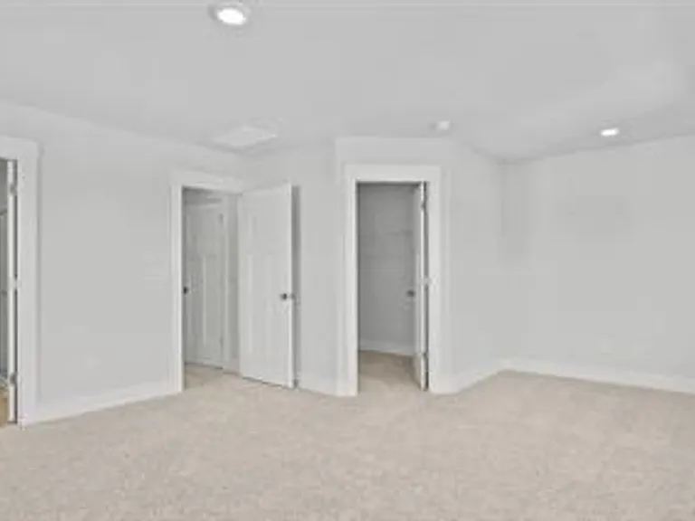 100 Marston Ln — Photo 16