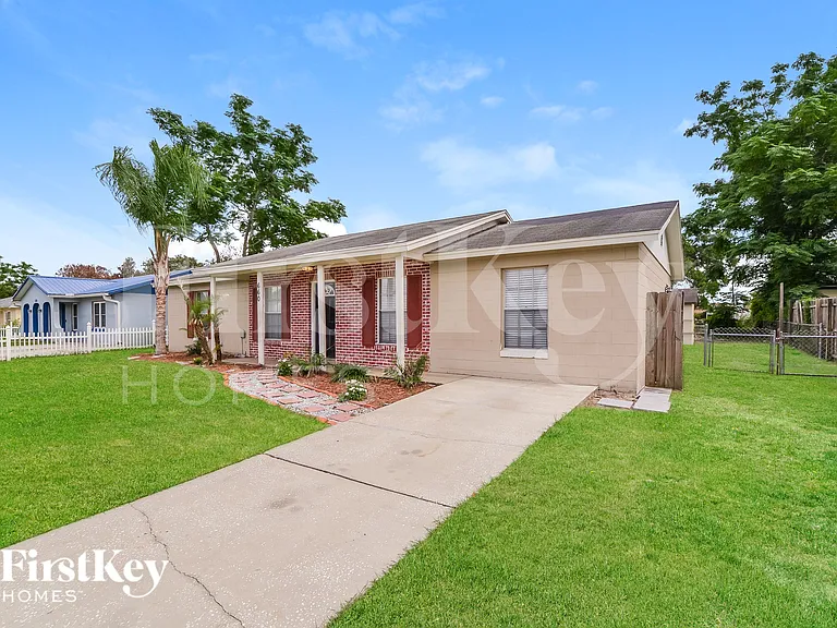 660 Flagler Dr — Photo 2