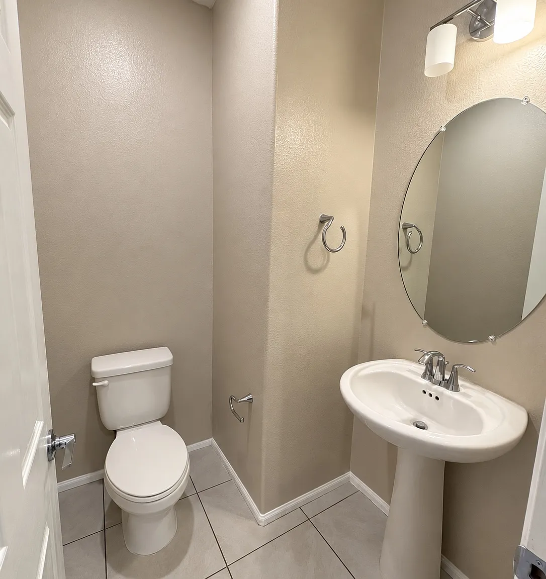 3 bed, 2.5 bath, 1832 sqft, $2,300 — Photo 3