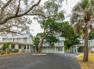 147 Edgewater Dr, Dunedin, FL 34698