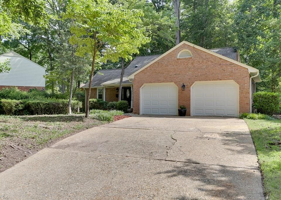 1st image of 924 Etna Dr