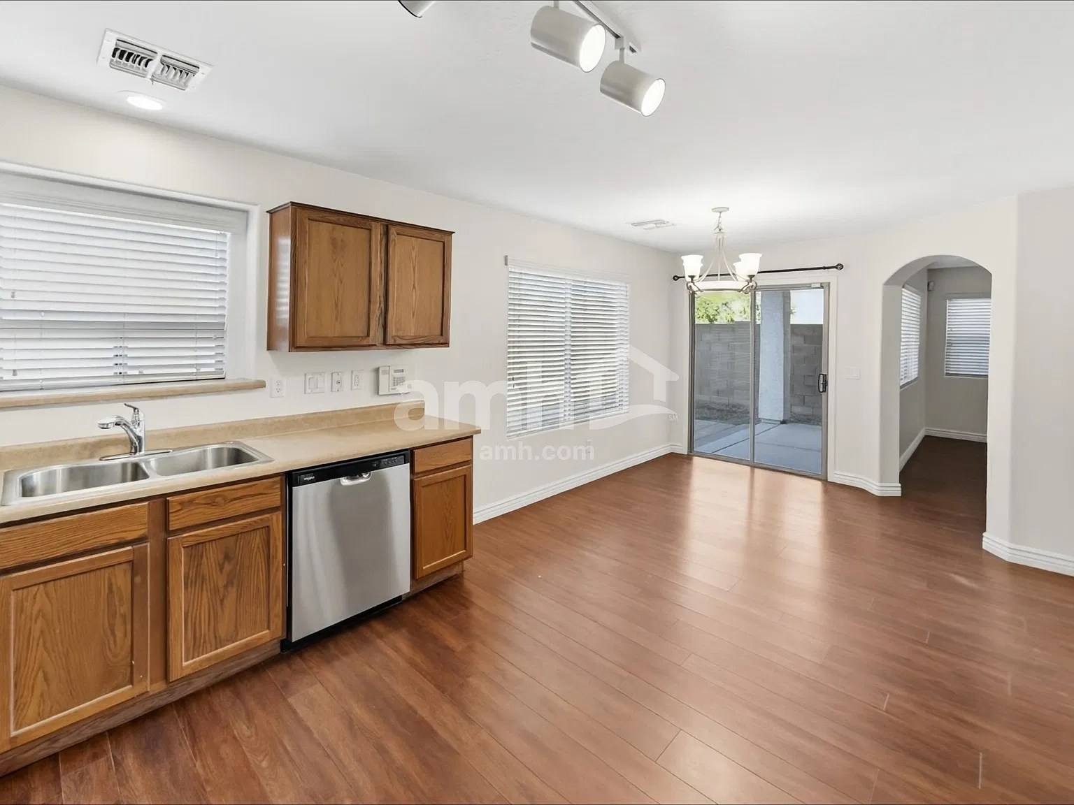 4 bed, 3.0 bath, 2011 sqft, $2,210 — Photo 4