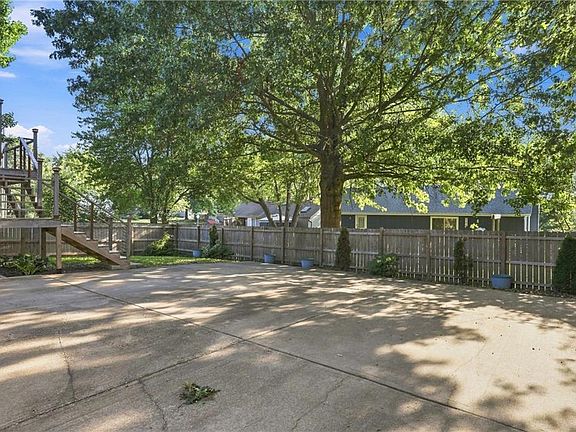 3rd image of 3204 SE 5th Ct