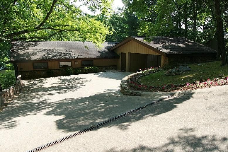 1st image of 7415 Savannah Dr