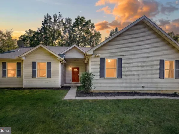 216 Greenwood Dr, Millerstown, PA 17062