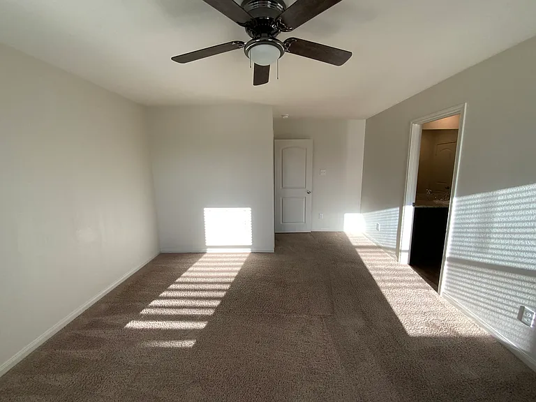 1024 Riverdale Cv — Photo 9