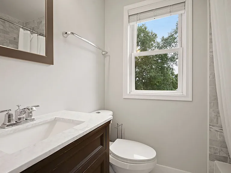 2410 S Dakota Ave NE — Photo 31