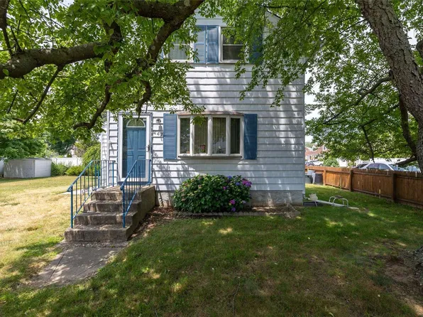 447 New York Avenue, Lindenhurst, NY 11757