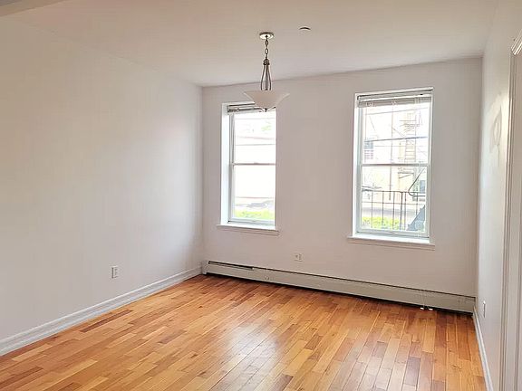 3rd image of 411 17th St APT 4C