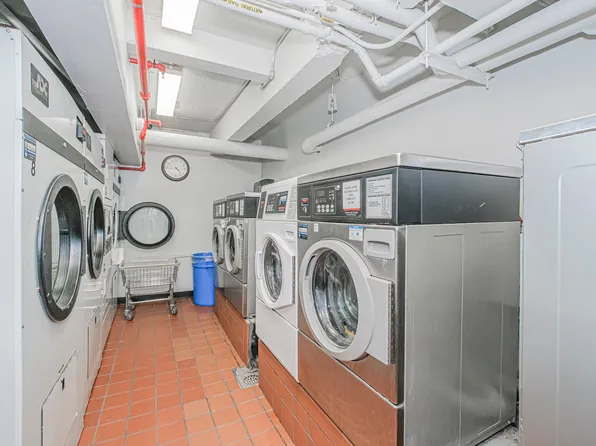 2140 Knapp Street image 19 of 21