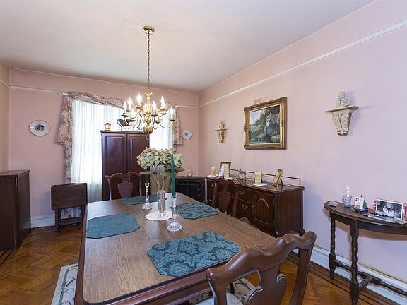 5th image of 2131 38th St